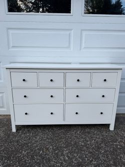 IKEA hemnes 8 drawer dresser (DELIVERY AVAILABLE)