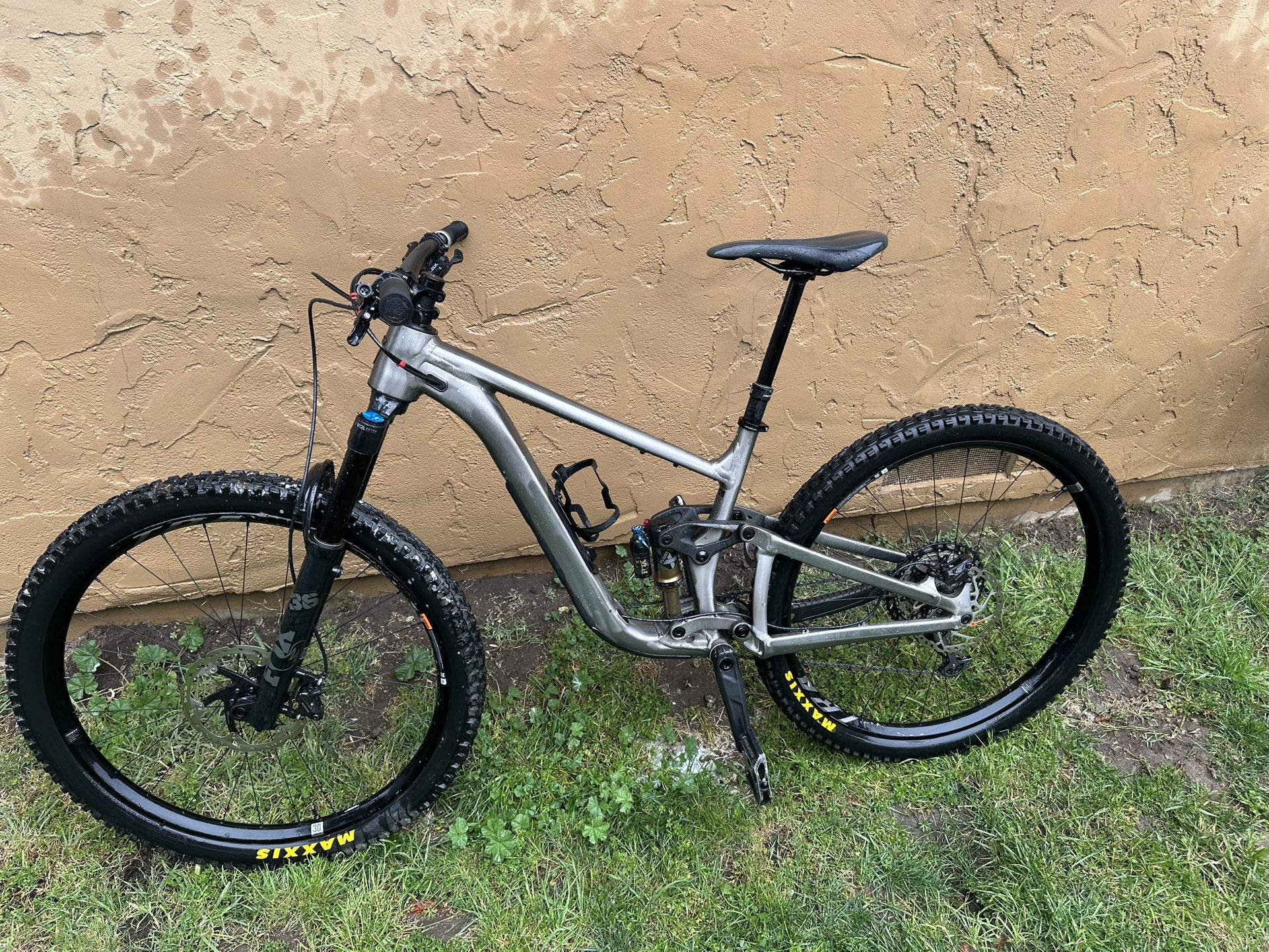 2024 Giant Trance x Medium