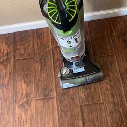 Bissel Swivel Vacuum