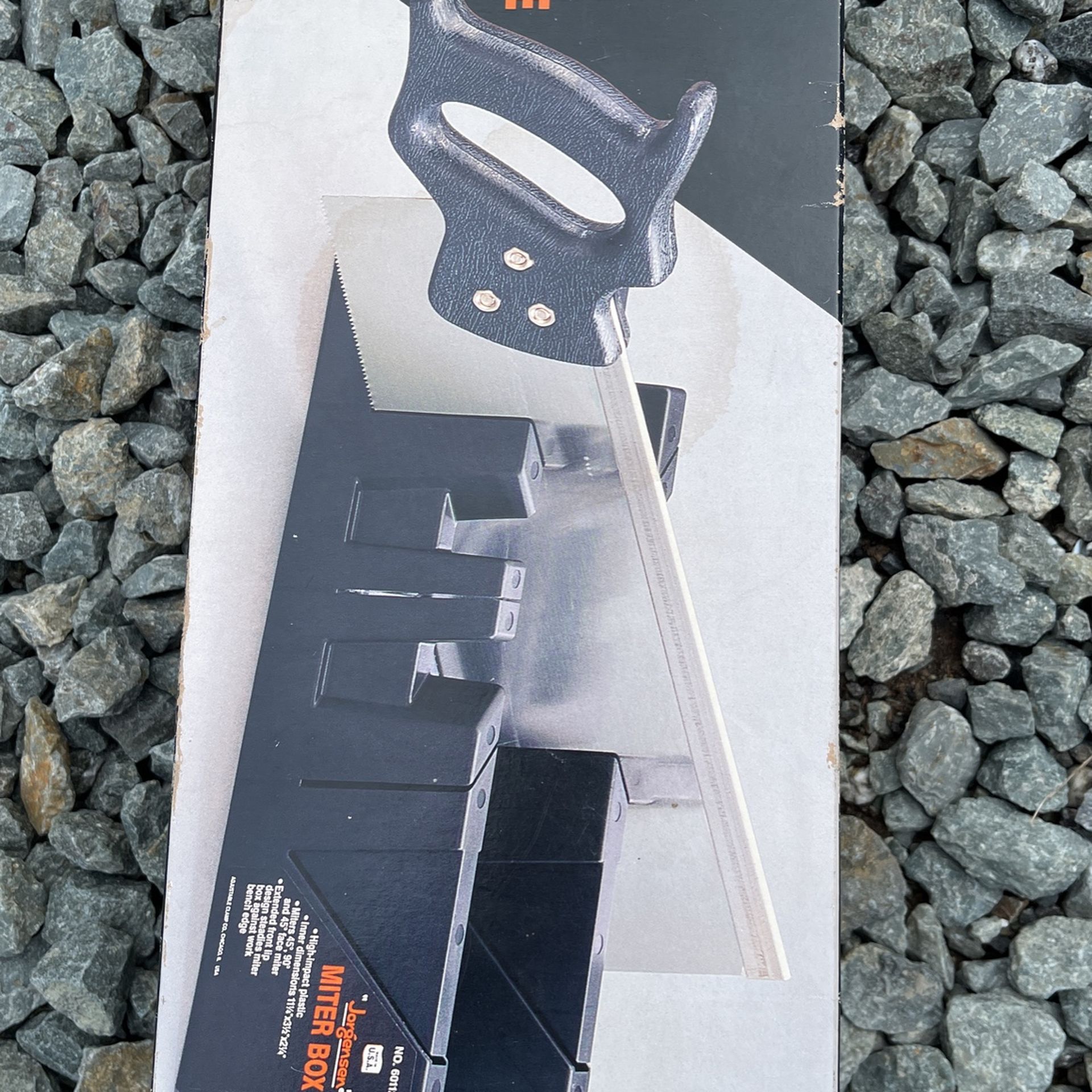 Miter Box With 14” Black Saw