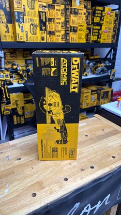 DEWALT ATOMIC 20V Compact Circular Saw DCS571B