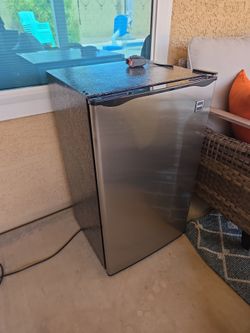 Mini fridge /freezer