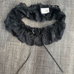 Women’s One Size Black Lace Thigh Garter with Ribbon Flower