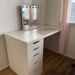 Vanity Desk - Free Mirror