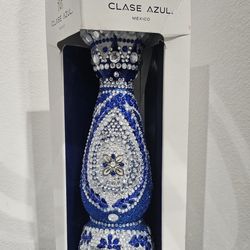 Beautiful Personalized CLASE AZUL  - White & Blue - 750ml bottle - Unrinsed 