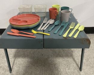 Vintage Picnic Table/Dish Set