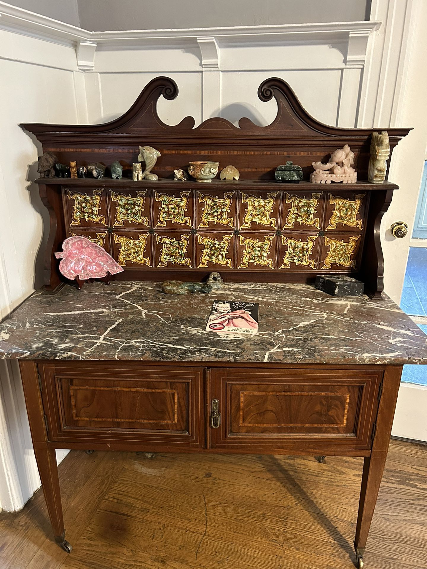 Free Antique Wash Table