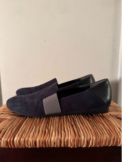Dana Buchman Navy Suede Slip-On Flats with Gray Elastic size 8.5