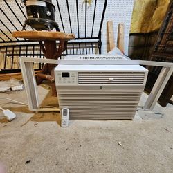 G&E Air Conditioner Unit. 10,200 BTUs. Only Used For One Summer