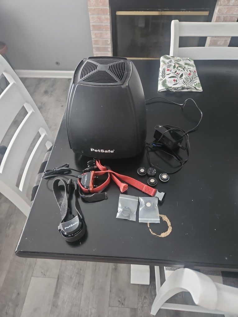 Pet Safe Wireless Fence With 2 Collars Batteries And Charger