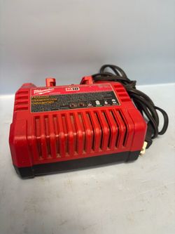 Milwaukee M18 Battery Charger Unisex OS Red 48-59-1801 Lithium Ion Power Tool