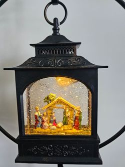 $50.00 - Christmas Nativity Animated & Illuminated Water Glittered Scent in Lantern!  New/Hang or Tabletop Accent!  USB Cable or Battery!  Gorgeous & 