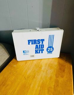 Vintage American White Cross Metal First Aid #K25