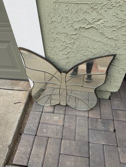 Butterfly mirror