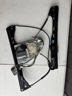 2005 C250 Front Passenger side Power Window Regulator with Motor