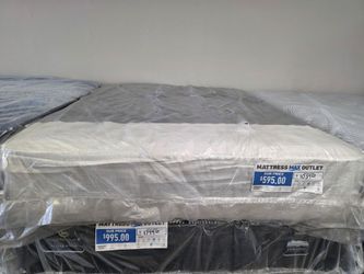 Beautyrest 100th anniversary Queen Mattress New!