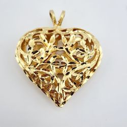 10k gold 3D heart pendant