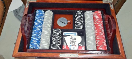 Deluxe WPT 2-Tier Wooden Poker Chip Set (500 Chips + more!) – COMPLETE