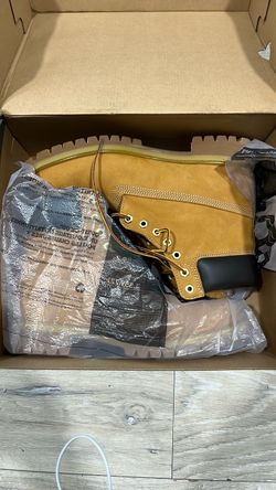 MENS 10.5 BRAND NEW TIMBERLAND BOOTS