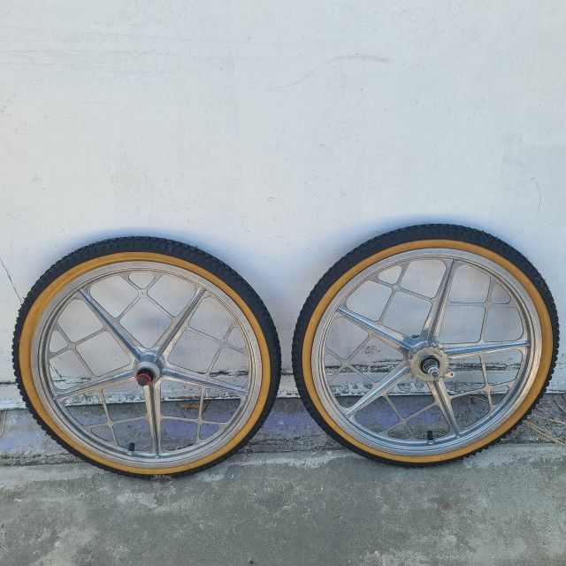 A set of 20" motomag wheels as is see pics for condition $675