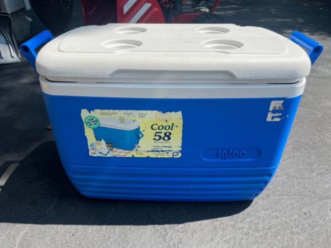 IGLOO 58QT BLUE AND WHITE COOLER