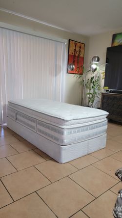 VERY NICE XL TWIN SIZE SERTA ISERIES MATTRESS AND BOXSPRING FOR SALE! IN GREAT CONDITION, FREE DELIVERY