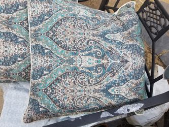 Decorate pillows 2 of them