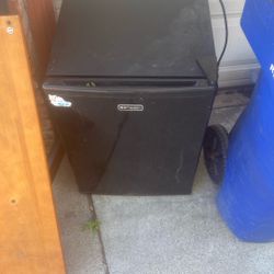 Mini Fridge 