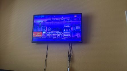 Vizio 32” w/ Wall Mount