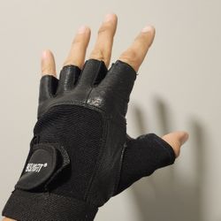 Fingerless gloves for sports
