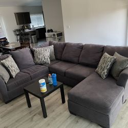 Sectional/ Sofa 