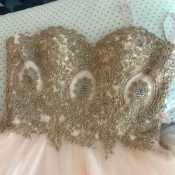 Vestido De XV Color Rosa Blush/ Quinceañera Dress Color Pink With Gold Comes With Ramo 