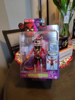Jazwares Five Nights at Freddy's Ringmaster Foxy Collectors 5-Inch Articulated Action Figure with Jumpscare Feature