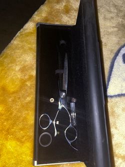 Thinning scissors
