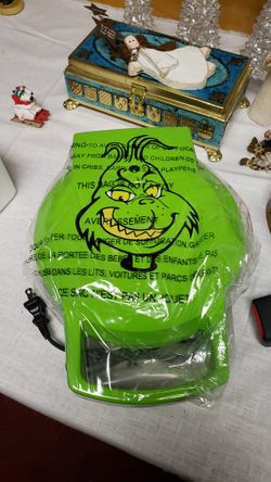 Grinch (Dr Suess) Waffle Iron for Sale in Everett, WA - OfferUp