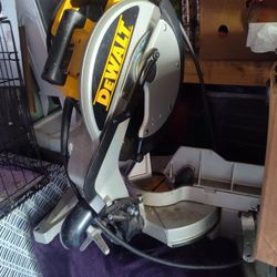 DeWalt Saw