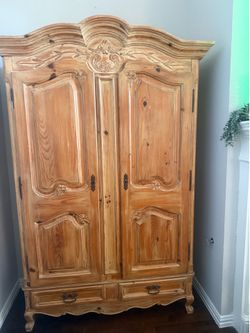 Beautiful armoire (not tv cabinet)