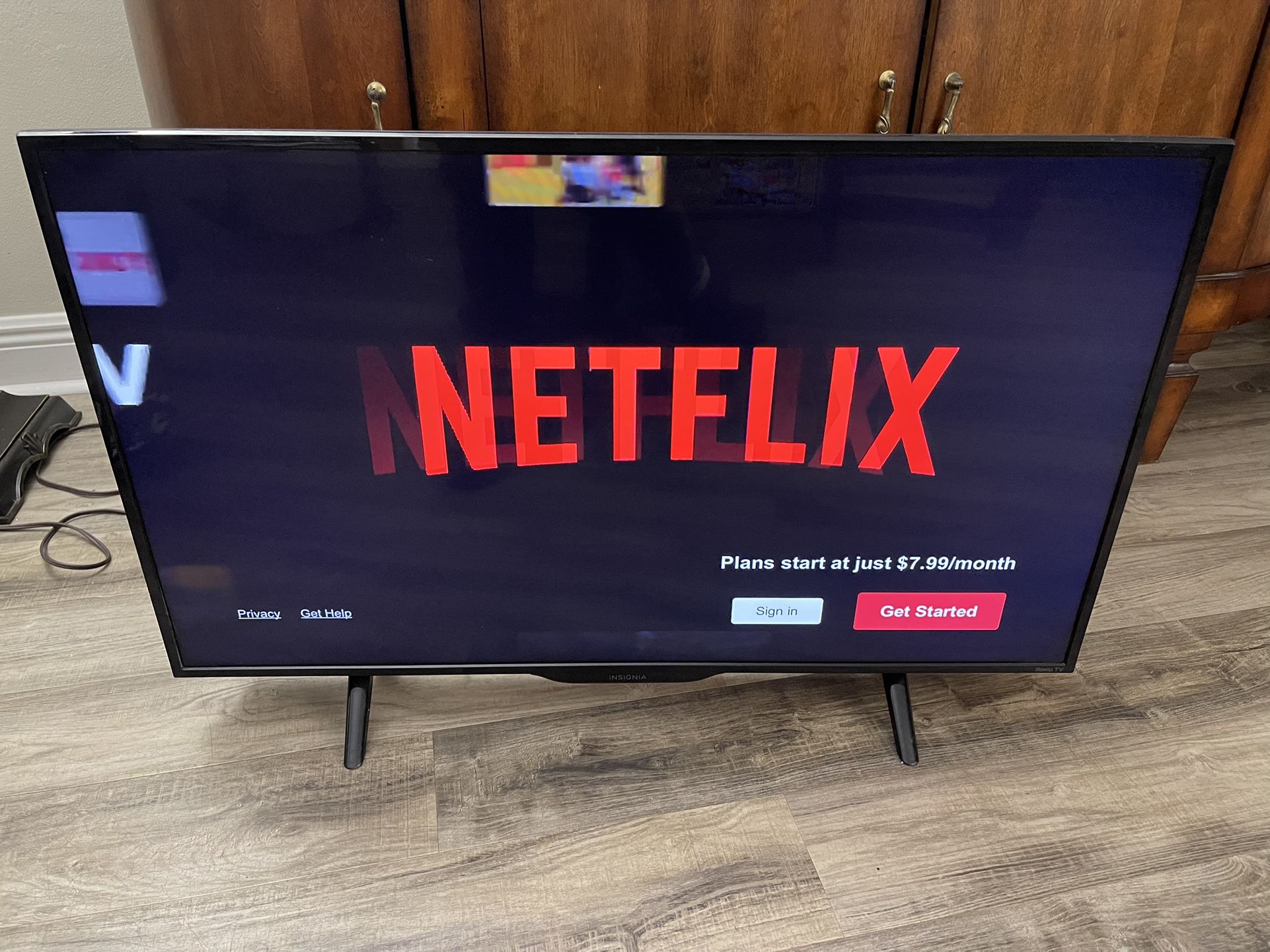 Insignia 39” Roku Smart TV HDR With Remote Control $90 Firm On Price