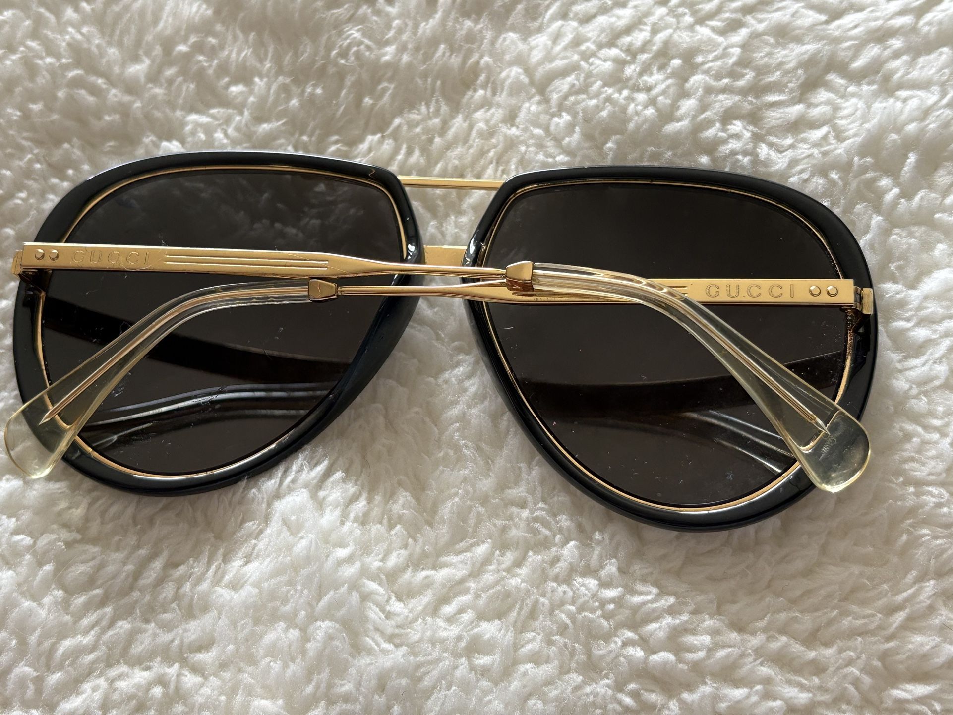 Gucci Designer Sunglasses Black And Gold Frame!!! 