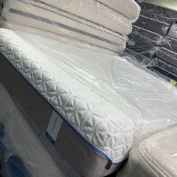 Queen Mattress Tempur/pedic 