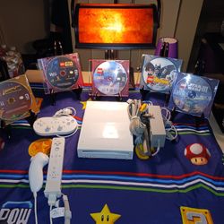 Nintendo, Vintage Nintendo Wii First Model With Backwards Compatibility With Gamecube Plus Six Top-notch Lego Games Including One With Box Book Manual