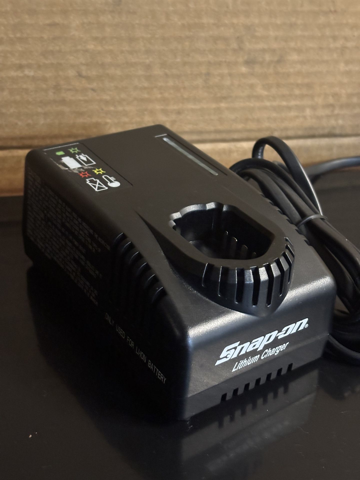 Snap-on Tools 14.4 V MicroLithium Battery Charger