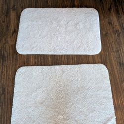 Lot of 2 large, white bath mats