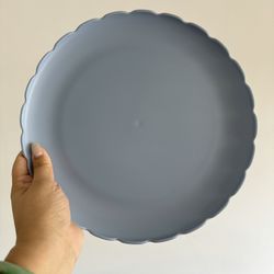 109 Cute Periwinkle Blue Plastic Scalloped Plates