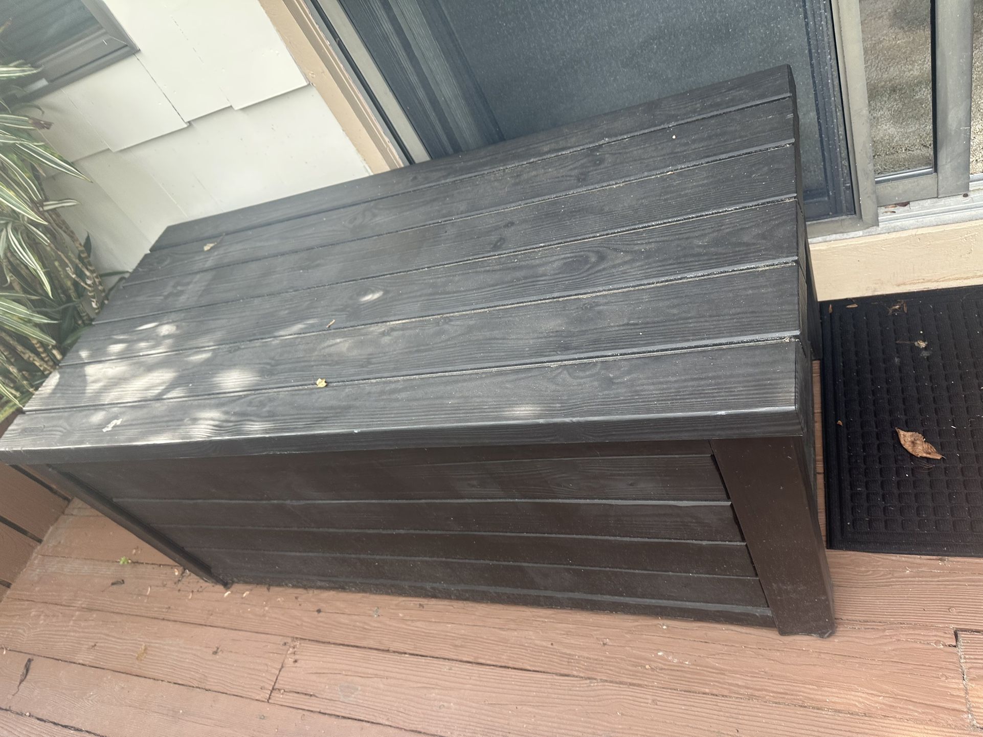 Outdoor Storage chest 50”
