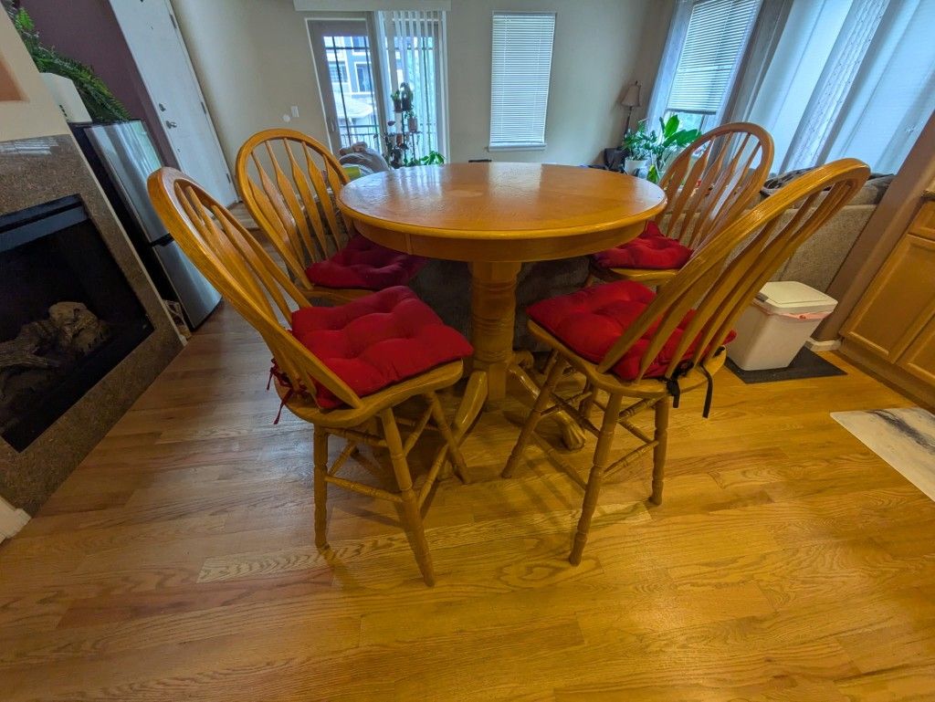 Round Table And Chairs