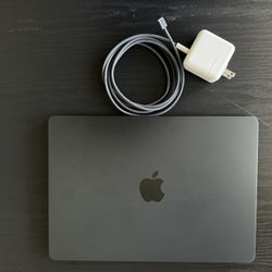 MacBook Air 13.6”