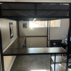 Full bunk bed With Desk
