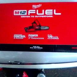 Milwaukee M12 Fuel Pruning '6 Hatchet Kit 