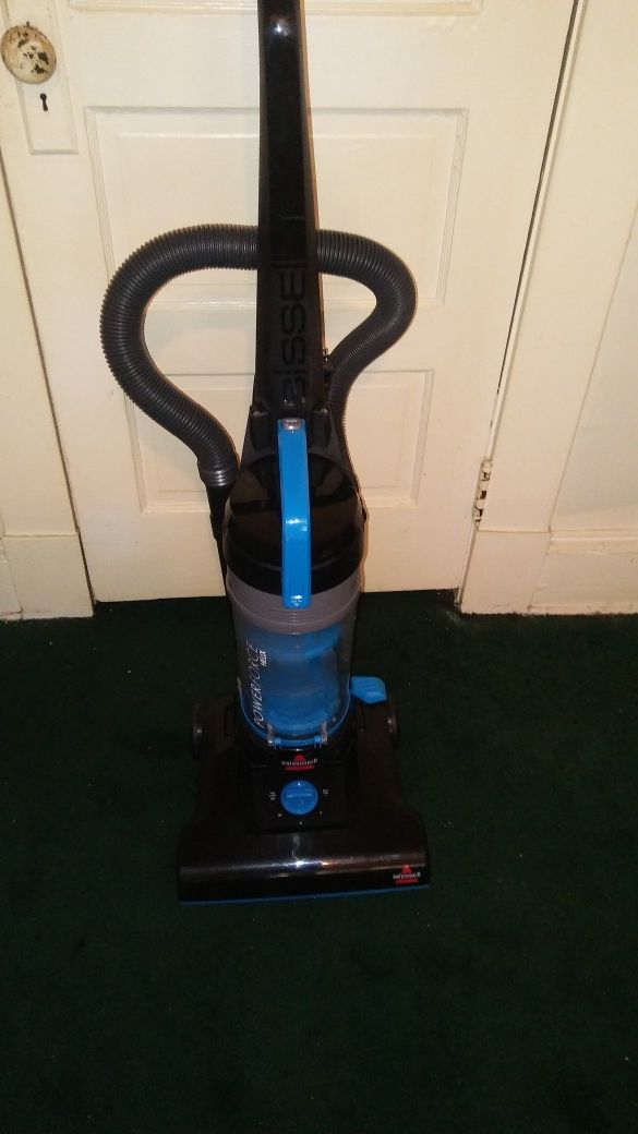 BISSELL POWERFORCE HELIX CANISTER VACUUM WITH ATTACHMENTS, IN EXCELLENT CONDITION WORKS PERFECTLY! MUST PICK UP PLEASE. THANK YOU!
